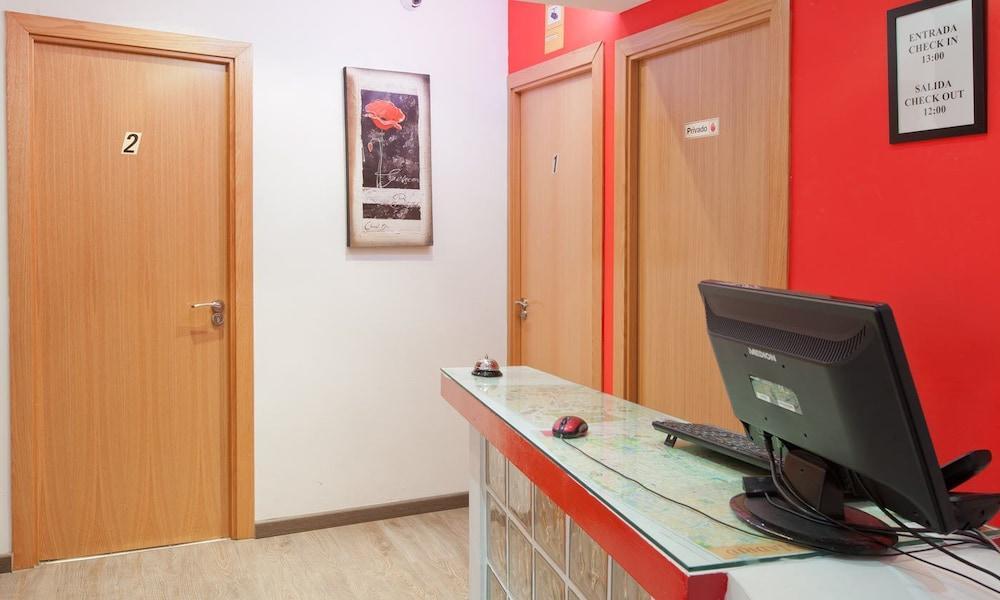 Hostal Abril Μαδρίτη Εξωτερικό φωτογραφία