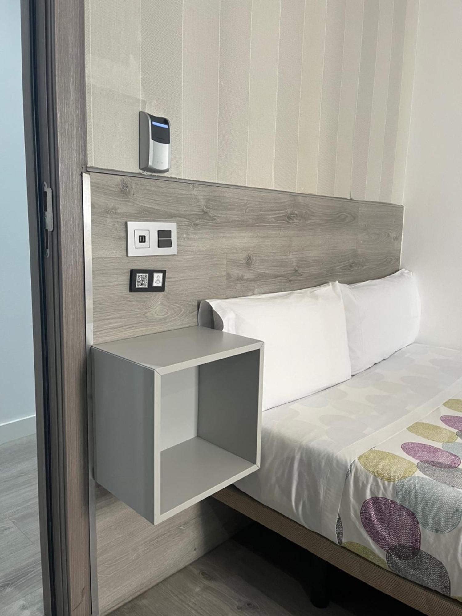 Hostal Abril Μαδρίτη Εξωτερικό φωτογραφία