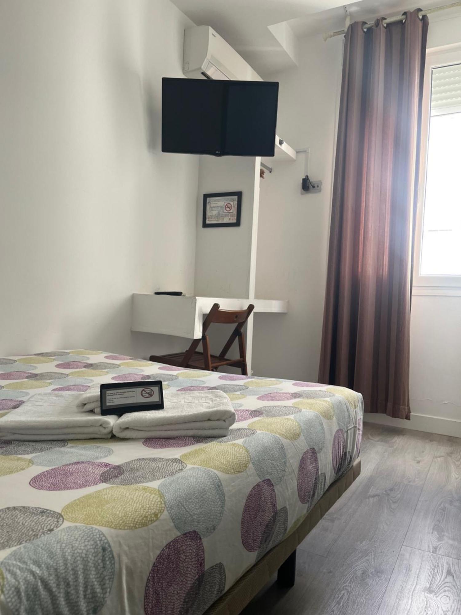 Hostal Abril Μαδρίτη Εξωτερικό φωτογραφία
