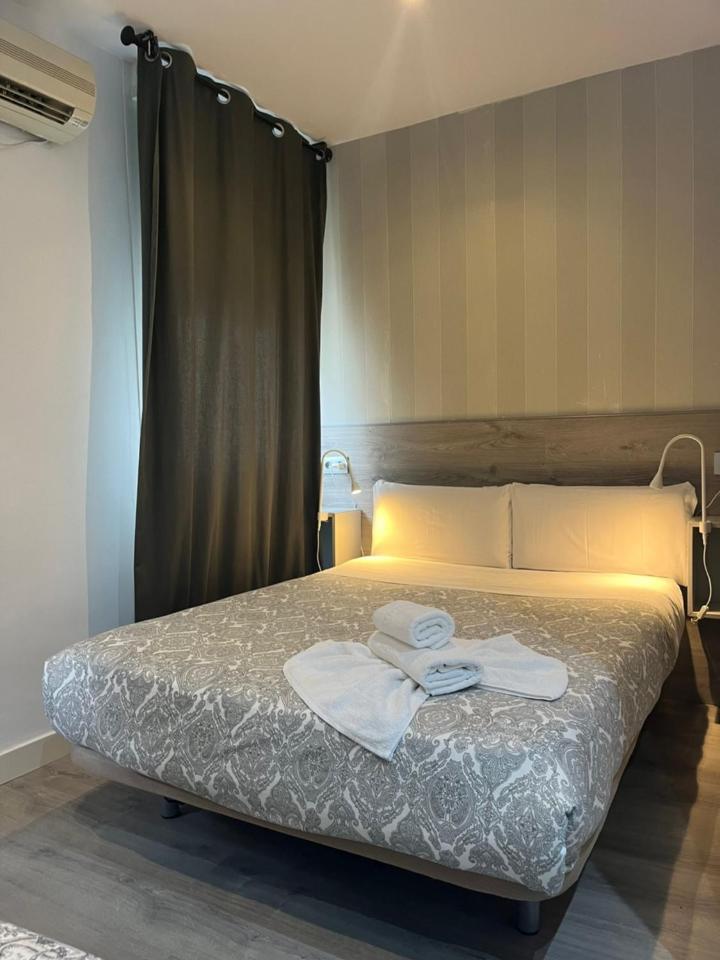 Hostal Abril Μαδρίτη Εξωτερικό φωτογραφία