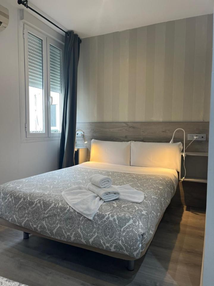Hostal Abril Μαδρίτη Εξωτερικό φωτογραφία