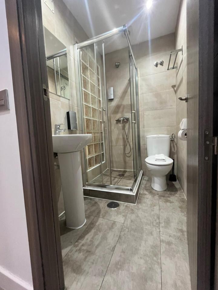 Hostal Abril Μαδρίτη Εξωτερικό φωτογραφία