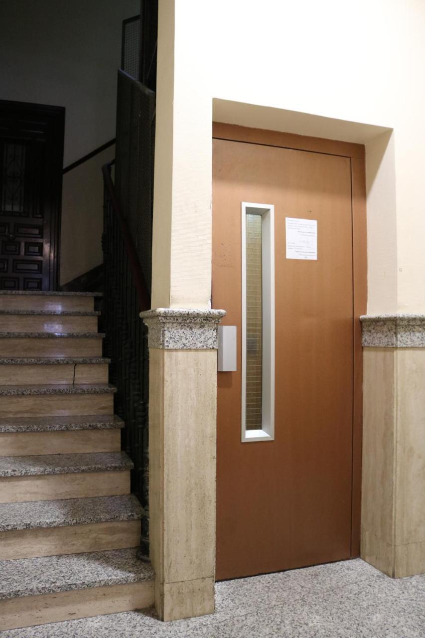 Hostal Abril Μαδρίτη Εξωτερικό φωτογραφία